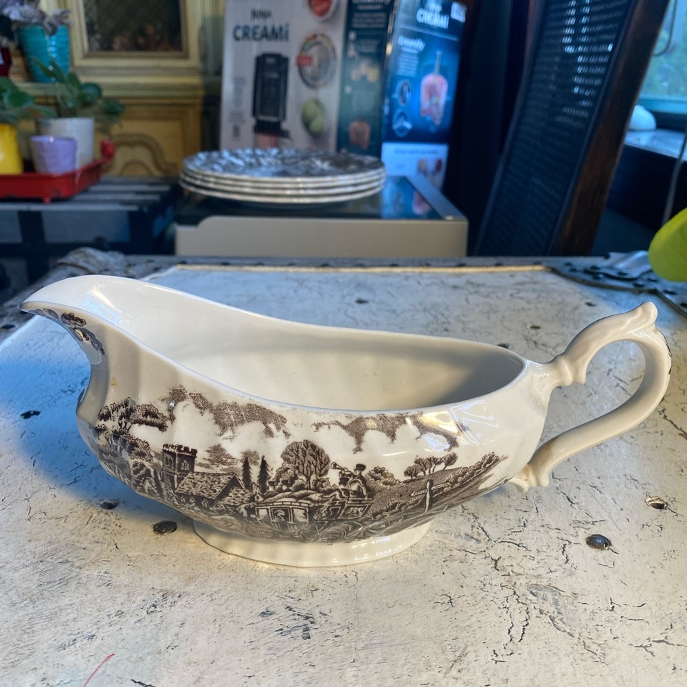 Myott Royal Mail Brown w/ White Background Gravy Boat